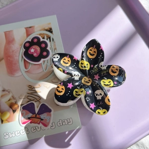 Halloween floral claw clip with black finish, skull and pumpkin patterns for women