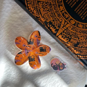 Pince à cheveux fleur orange d'Halloween avec motifs chat noir et chapeau de sorcière