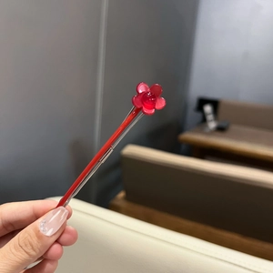 Barrette à fleur rouge translucide à cinq pétales avec pince en métal argenté