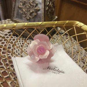 French vintage rose hair claw clip in gradient pink resin with pearlescent finish
