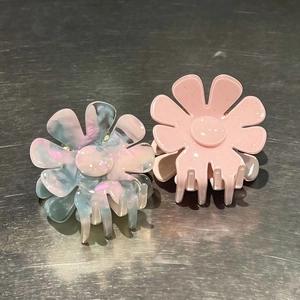 Morgante a fiore in acetato con sfumatura blu marmorizzata e glitter rosa