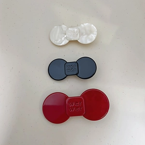 Lot de trois pinces à cheveux nœud en blanc crème, noir et rouge avec gravure wer wer