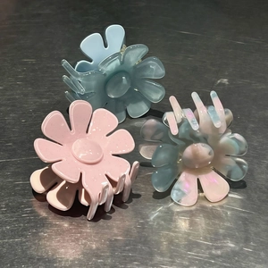 Set di 3 mollette per capelli a fiore in acetato glitterato rosa e blu per coda alta