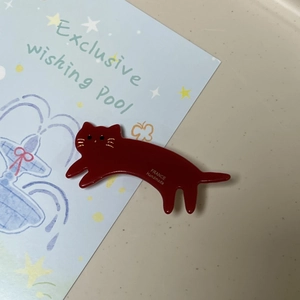 Barrette chat rouge foncé fait main avec moustaches dorées et gravure France