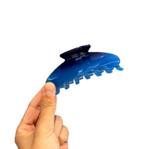Dunkelblaue transparente Haarklammer aus Acetat mit Gelee-Finish und Retro-Farbverlauf