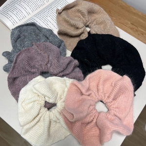 Chouchous en Peluche Tricotée Souple Style Mohair Élastiques à Cheveux en Tissu Couleur Unie pour Femmes Automne Hiver Accessoires de Coiffure Quotidiens