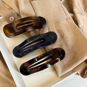 Three-piece oval acetate hair claw clips set in black and tortoiseshell finishes