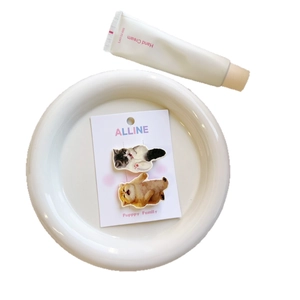 Set di fermagli per capelli a forma di gatto e cane su carta di marca estetica
