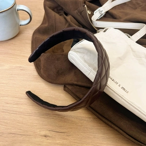 Cerchietto vintage francese in pelle PU marrone scuro con motivo trapuntato a rombi