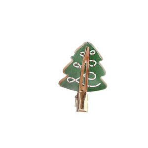 Grüne Weihnachtsbaum-Haarklammer mit roten Punkten und goldenem Metall-Alligator-Clip