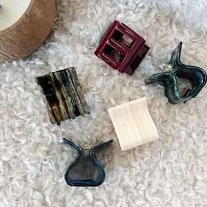 Detailed set of elegant hair claws with marble and striped patterns in varied colors