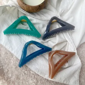 Set of four 12cm transparent hollow triangle hair claws in matte marble resin