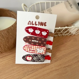 Juego de cuatro clips para el pelo de perrito y manzana en tarjeta blanca