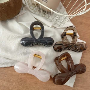 Pinces à cheveux nœud papillon 8cm en résine grise, ambre, rose et marron café