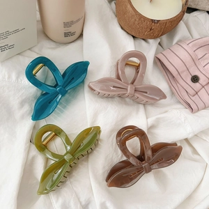 Lot de quatre pinces à cheveux papillon de 11,5 cm en diverses couleurs élégantes et chic