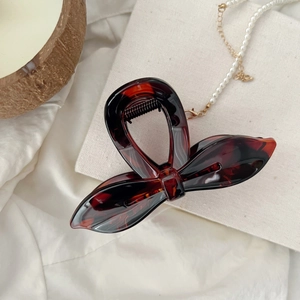 Pince à cheveux papillon écaille de tortue de 11,5 cm au design ajouré élégant