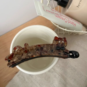 Pince banane chat en écaille de tortue avec strass pour coiffures queue de cheval