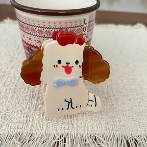 Pince à cheveux en acétate en forme de chien avec décor cerise et nœud papillon bleu