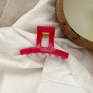 Chic 5cm square red hair claw clip with gold spring on white lace background