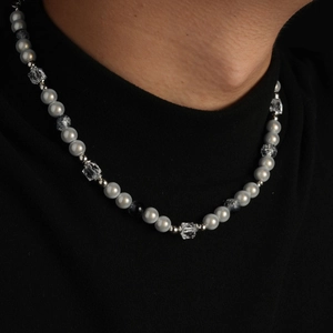 Collier de perles unisex avec perles en marbre gris et détails en cristal pour hommes