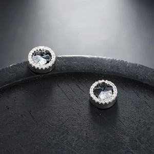 Clips d'oreilles magnétiques argentés avec cristal rond et zircons étincelants