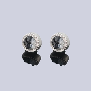 Détails de clips d'oreilles argentés avec cristal de glace noir et pavage de zircons