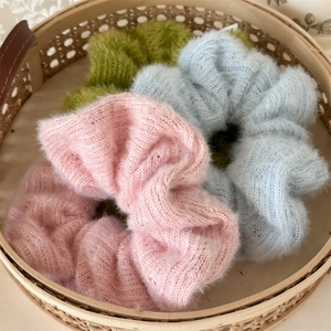 Lot de chouchous géants en tricot pelucheux de couleurs rose, bleu et vert pastel