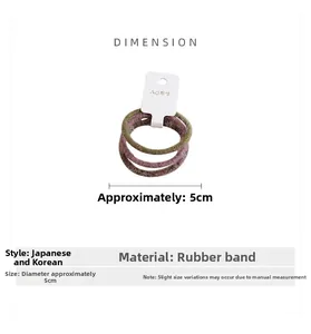 Vista dettagliata di elastici per capelli in toni tenui con dimensioni e trama del materiale