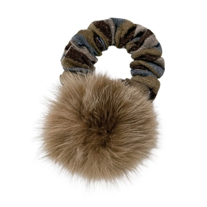 Elastico per capelli in maglia a righe con pompon peloso per acconciature autunnali
