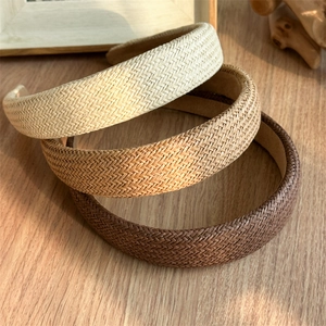 Lot de trois serre-têtes larges tressés en coloris crème, marron clair et chocolat