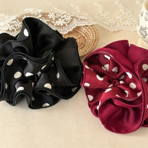 Lot de chouchous en satin à pois noirs et bordeaux avec un style vintage français