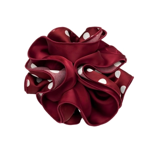 Chouchou en satin bordeaux à pois avec design plissé élastique pour queue-de-cheval