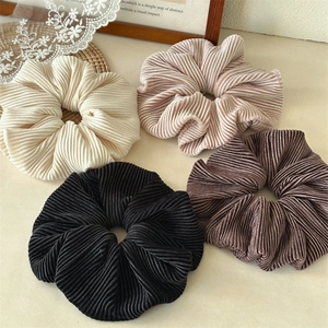 Lot de 4 chouchous en velours côtelé de couleurs crème, rose, marron et noir
