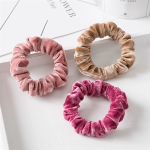 Set di 3 elastici per capelli in velluto rosa, caffè e magenta con pieghe morbide