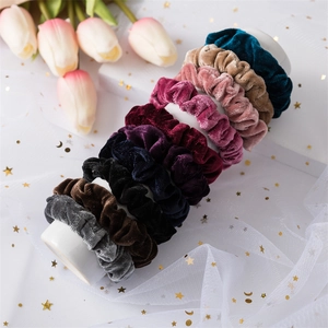 Set di 10 elastici per capelli in velluto colorato con consistenza morbida e alta