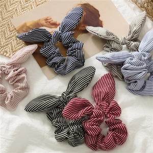 Set di elastici per capelli a righe con orecchie di coniglio in vari colori alla moda