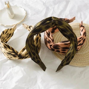 Three-piece set of wide leopard print knot headbands in satin finish for women