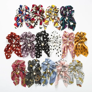 Lot de 15 chouchous en soie à motifs avec longs rubans et pendentifs perles pour femmes