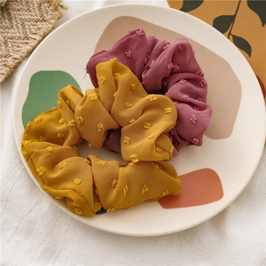 Chiffon scrunchie set with polka dots in ginger and dusty pink, 45-degree top view