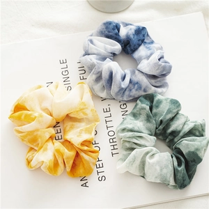 Set di tre elastici per capelli in chiffon tie-dye sfumati blu, giallo e verde per donna