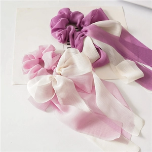 Chouchous élégants en mousseline avec longs rubans en violet et rose pour femmes