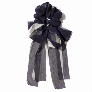 Chouchou élégant en mousseline à rayures avec longs rubans bleu marine et gris