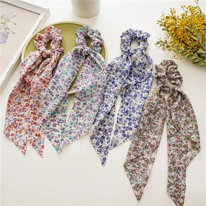 Chouchous à fleurs avec longs rubans en quatre couleurs pour coiffure élégante