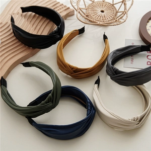 Cerchietti larghi minimalisti in pelle PU con nodo per donna in sei colori opachi