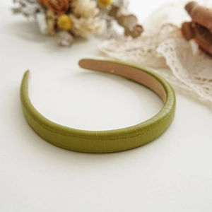 Close-up of green snake pattern PU leather padded headband with non-slip lining