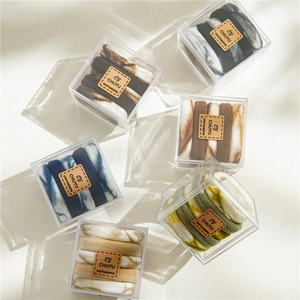 Set de 5 gomas de pelo de colores tie-dye elásticas en caja de acrílico transparente