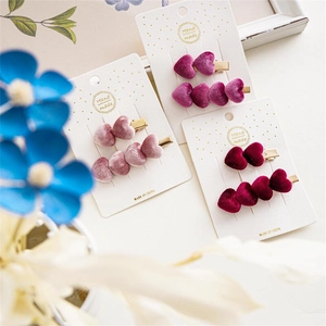 Juego de pinzas de pelo de corazón de terciopelo para mujer con corazones morados y rojos