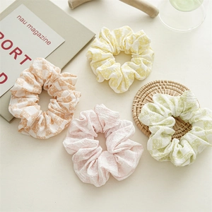 Chouchou Doux en Seersucker à Carreaux Marguerite Floral Haute Élasticité Élastique à Cheveux Plissé Pour Femmes