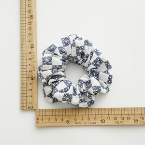 Spring plaid fabric scrunchie with blue floral pattern and 11cm diameter size guide