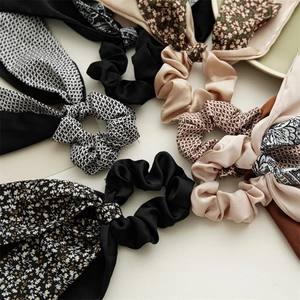 Set di elastici per capelli a fiori con nastri lunghi in chiffon per acconciature eleganti
